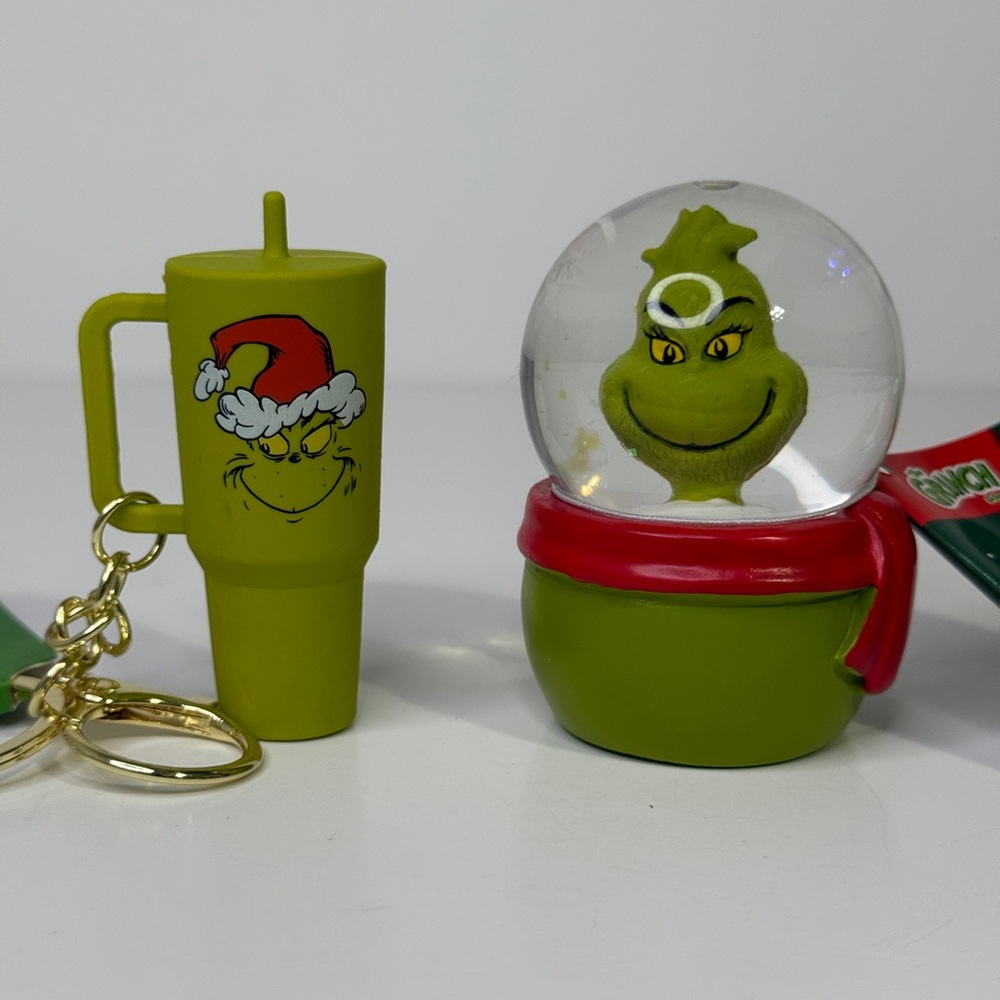 Dr. Suess How the Grinch Stole Christmas Mini Snowglobe & Tumbler Keychain lot